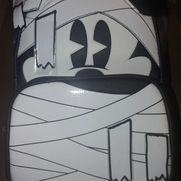 Mickey mouse mummy back back her universe - Picture 8 of 11